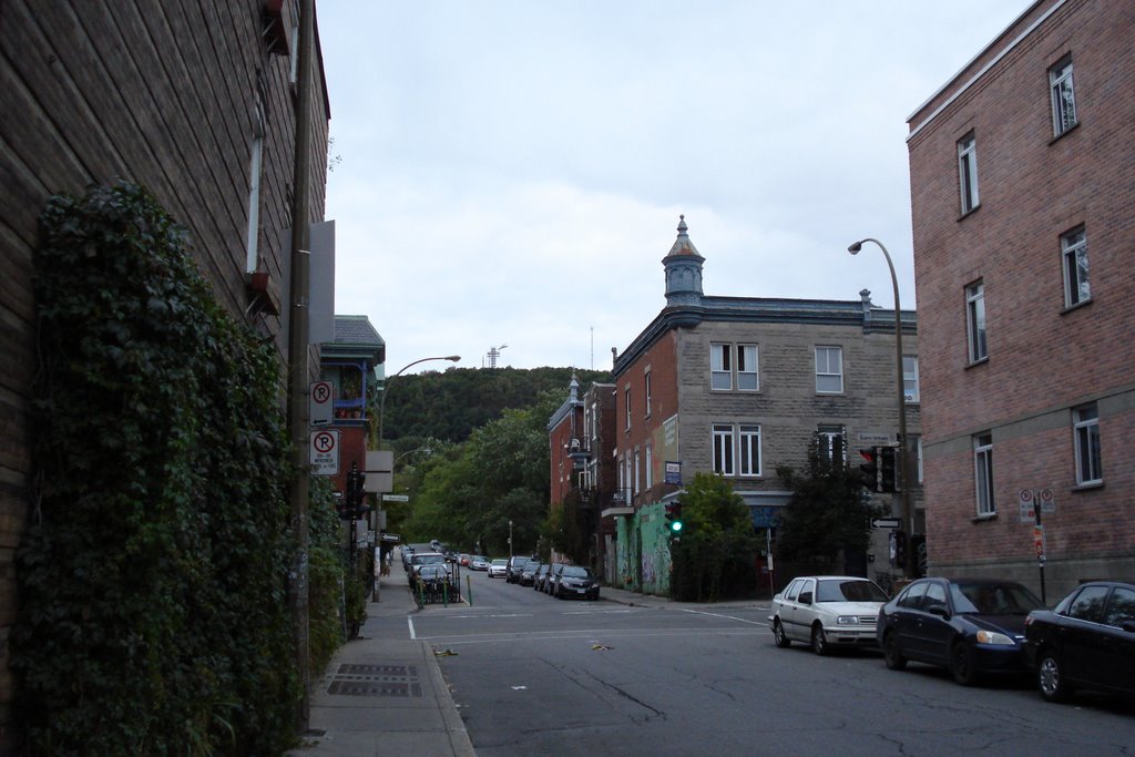 La croix du Mont-Royal depuis Duluth et St-Urbain by Nicolas Riou