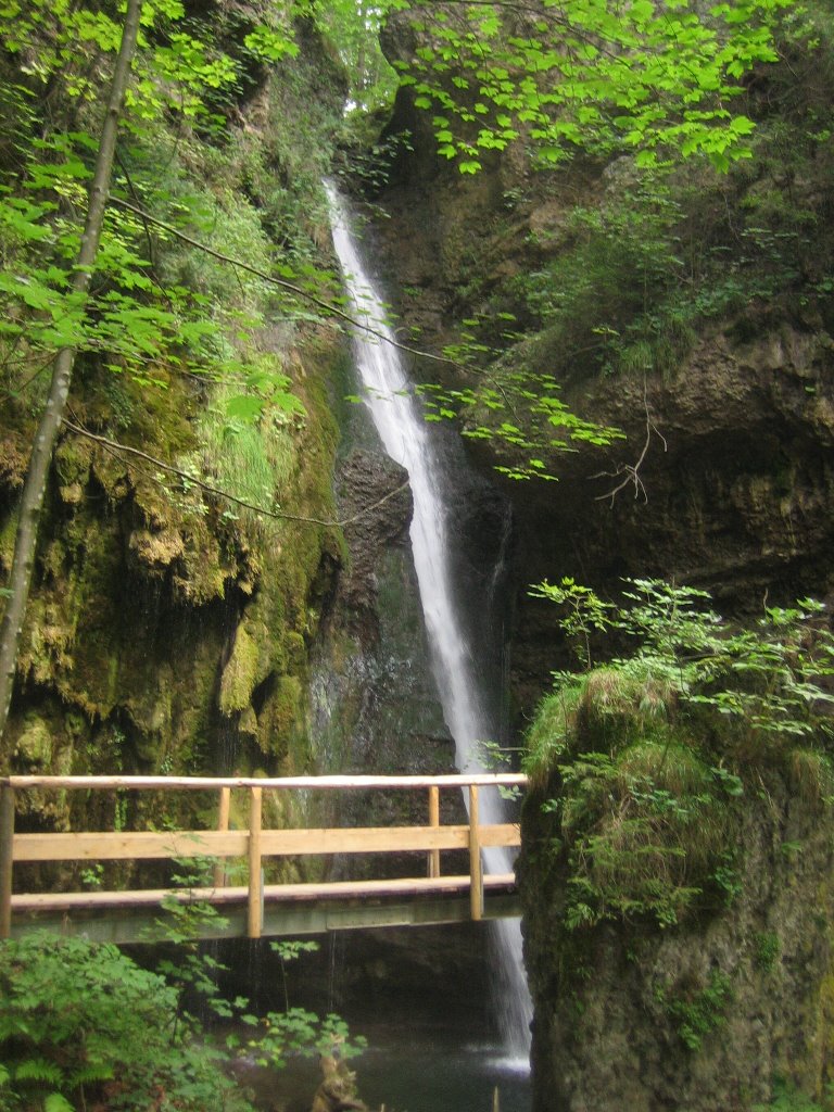 Wasserfall bei Hinang - 08.2008 by giggel