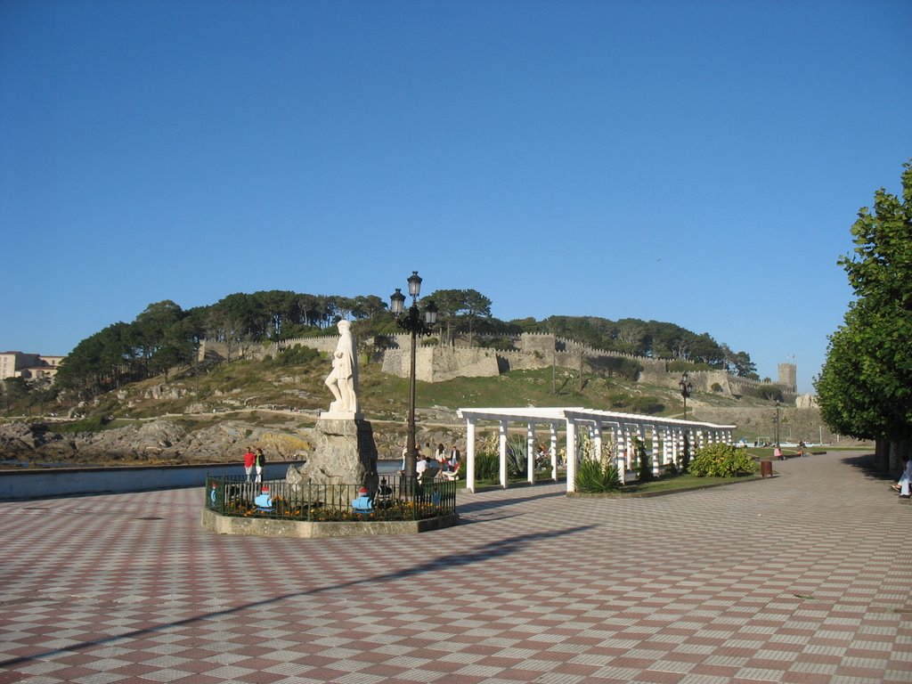 Murallas del parador by Manuel Martin Sabor