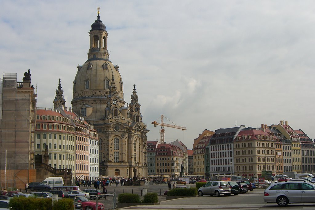 Dresden-Neumarkt mit Frauenkirche und Baustellen by UlrichSchnuerer