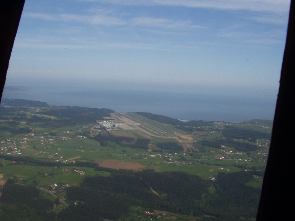 Aeropuerto de Asturias by Jose Manuel Gonzalez