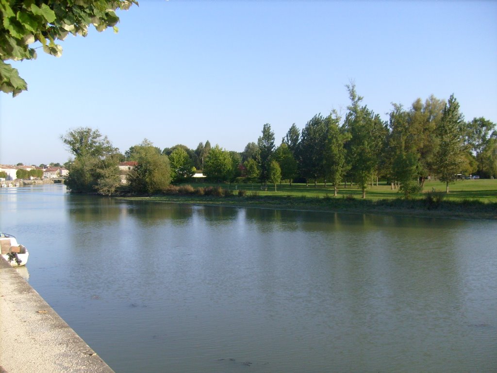 La Charente à Saint-Savinien by FrenchCobber