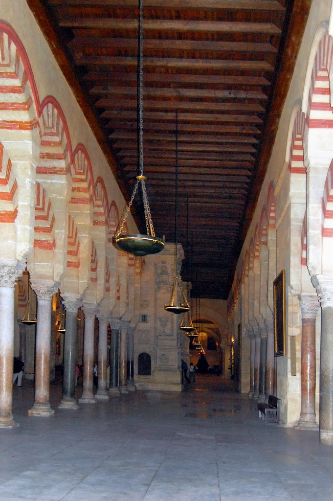 Mezquita convertida en el siglo XIII en la actual Catedral de Córdoba, may 2008 by Roberto Pereira