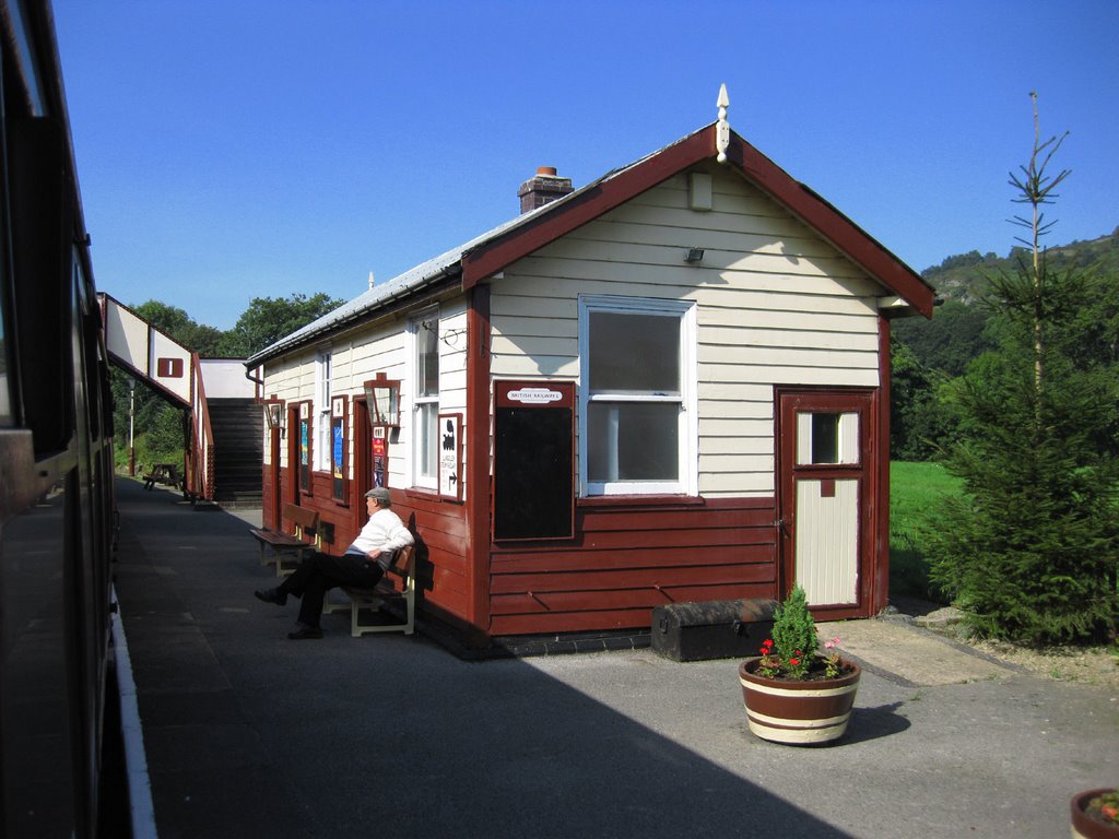 Glyndyfrdwy Station Waiting Room by Keith Bellis