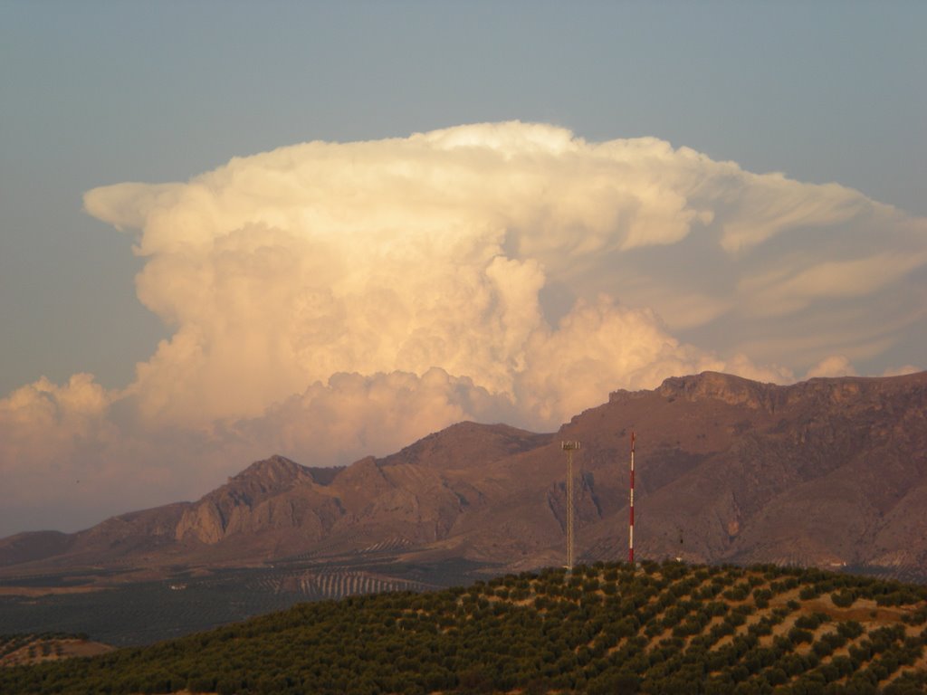 Nubes sobre la serrezuela de Bedmar by Eddy Felson