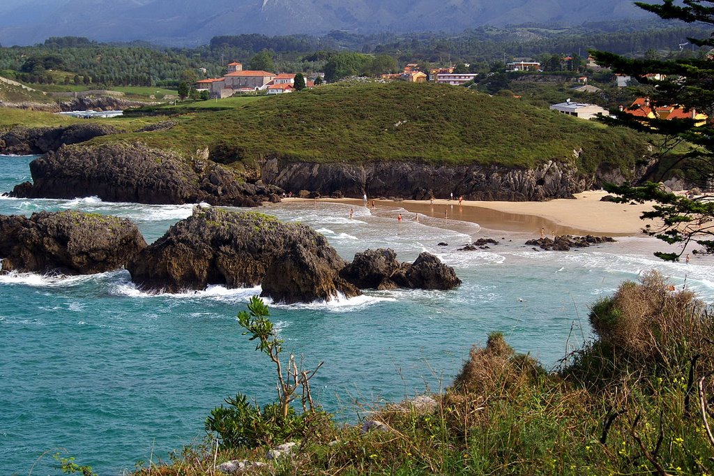 Vista desde El Borizo, Playa de Troenzo, LLanes, Asturias by Antonio Alba