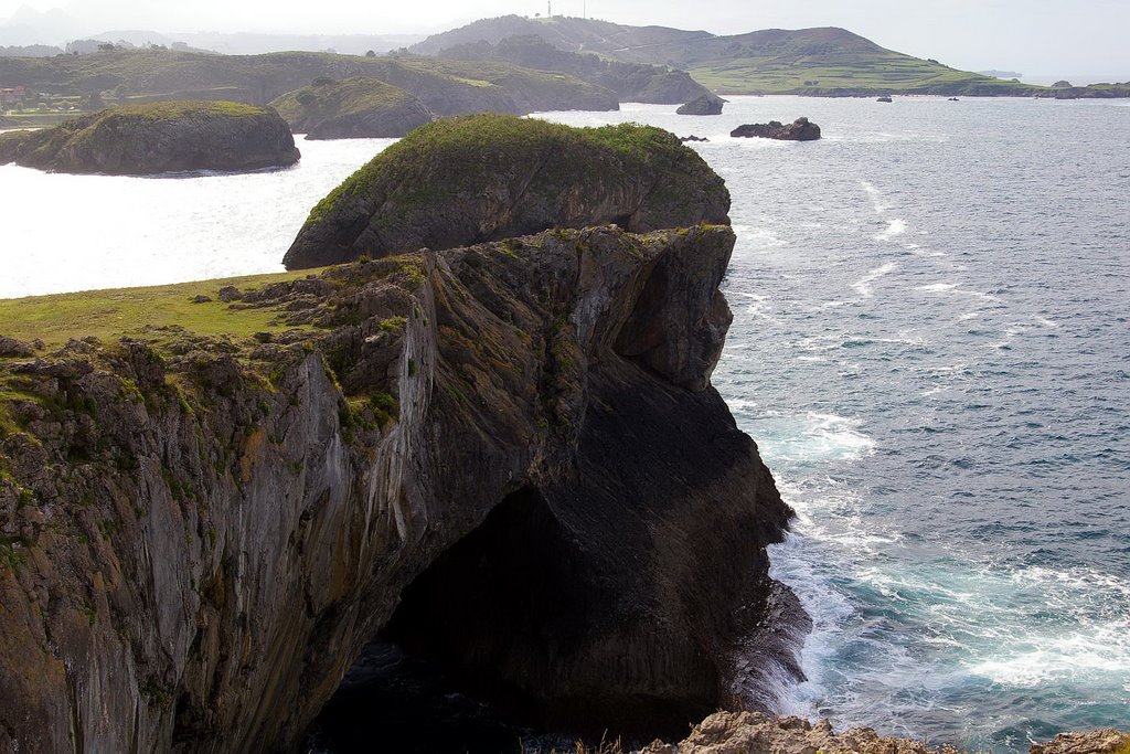 El Rostro de Cristo, Acantilados del Borizo, Barro, LLanes, Asturias by Antonio Alba