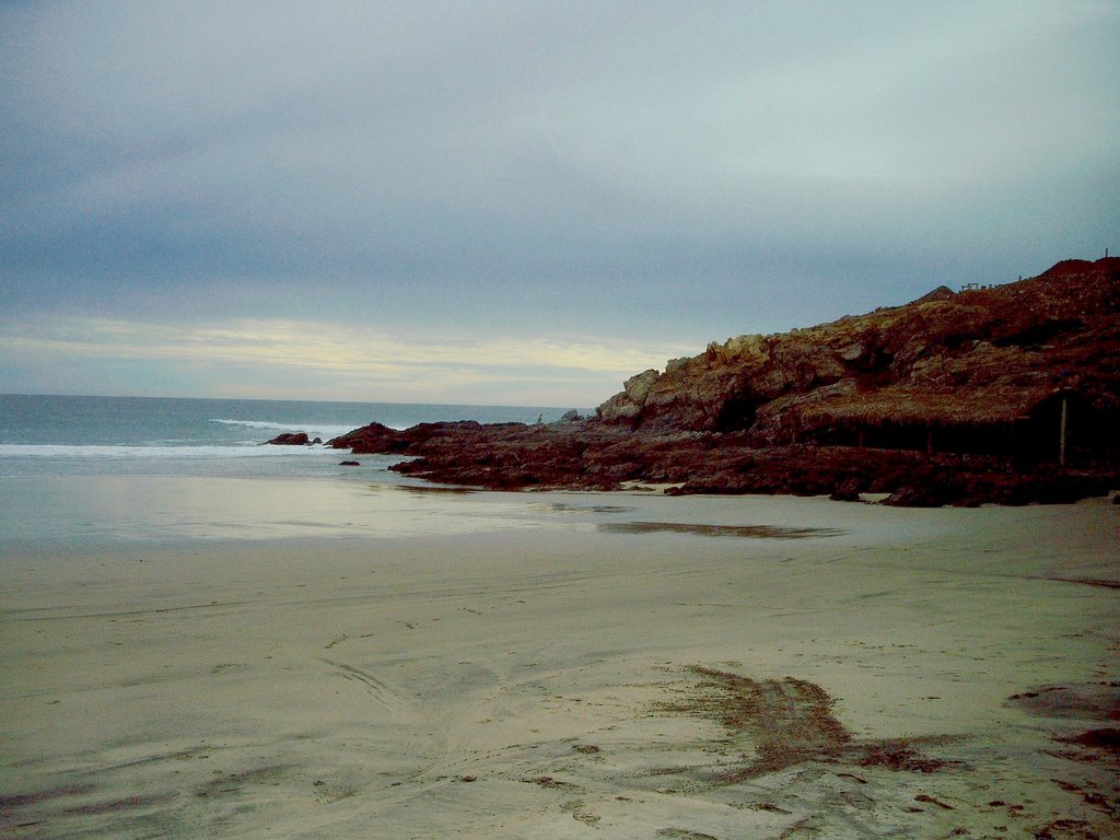 Cerritos Beach by marty w