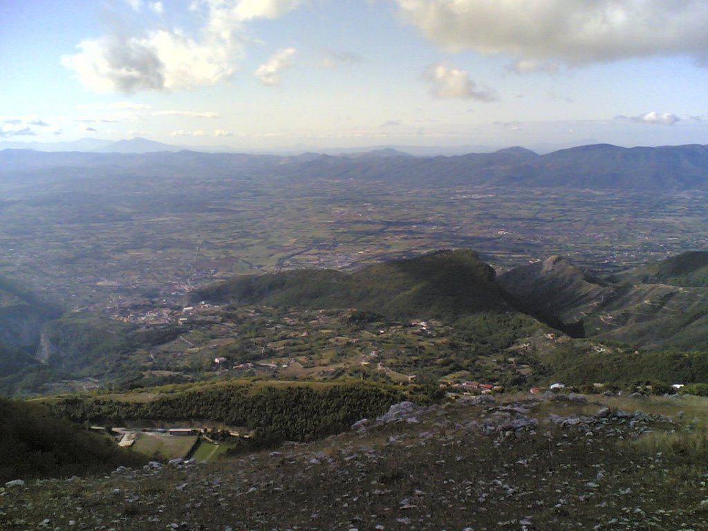 Matese, località raspato, veduta della piana alifana. by Sannita