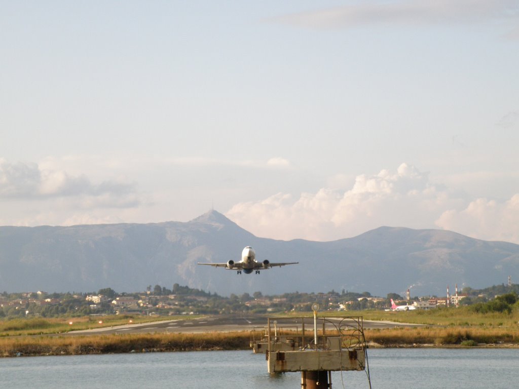 Corfu, take off - Κέρκυρα Απογείωση by Νίκος Γρηγορόπουλος