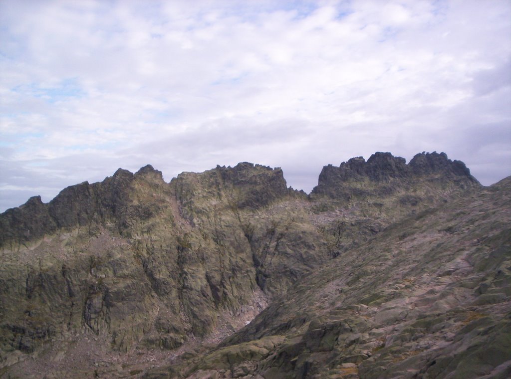 Cuchillar del Cerro Los Huertos by Daviles&Mariangeles