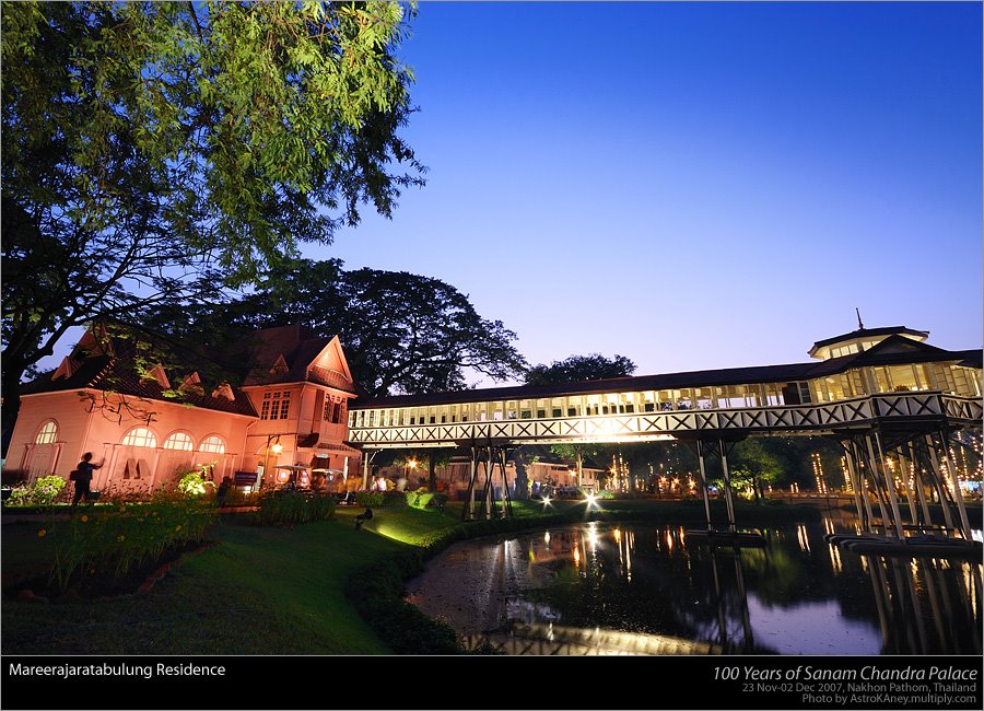 Mareerajaratabulung Residence & Covered Walkway by AstroKAney KooN KeeN