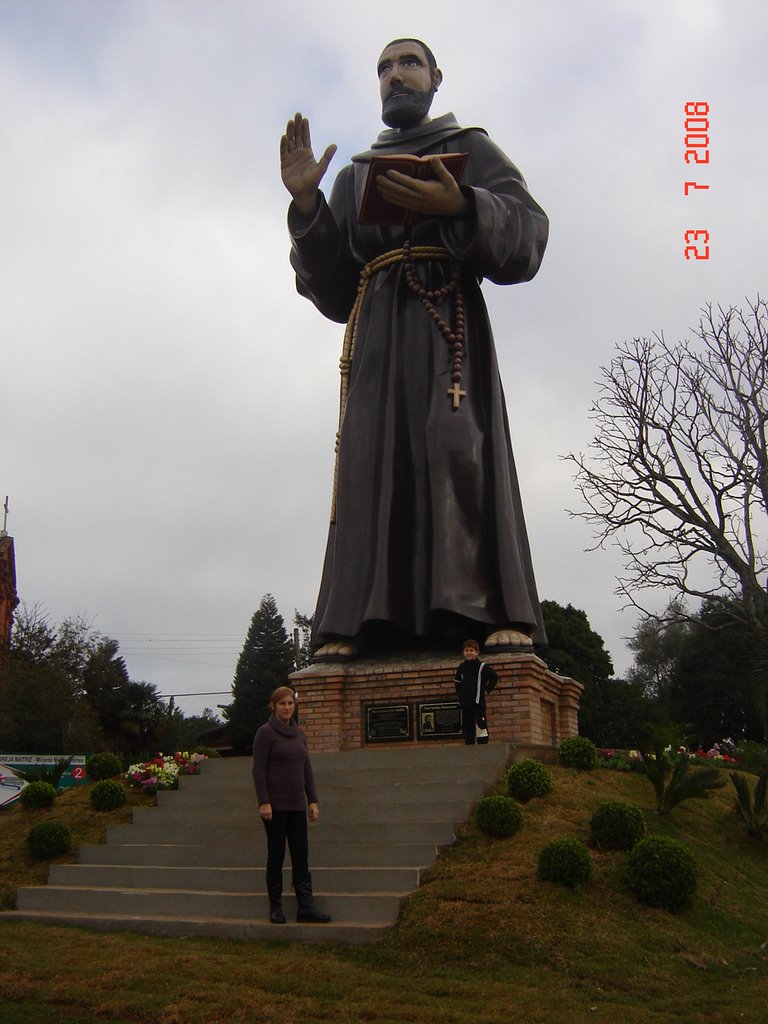 Monumento a Frei Teófilo by Levi Vladimir Both