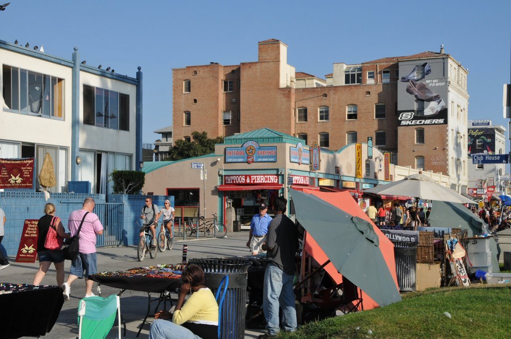 Venice Boardwalk - late afternoon - September 2008 by Veniceboardwalkpix