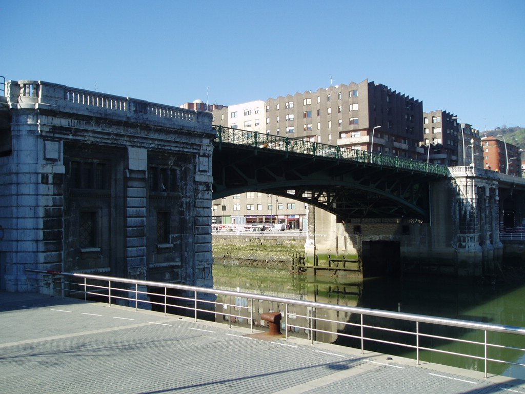 Puente de Deusto by xabier3007