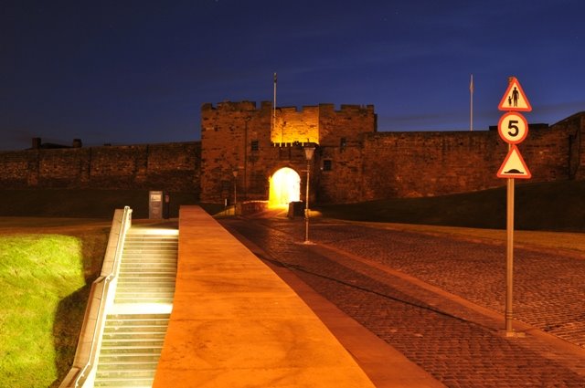 Carlisle castle at night by PictureU