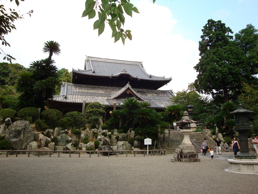 Kokawa-dera temple 粉河寺 本堂 庭園 by shinshukai