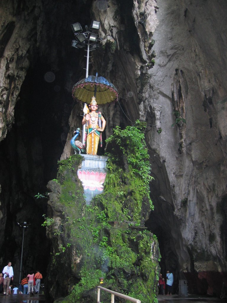 Batu Caves by Talindto