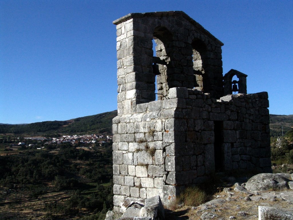 CAMPANARIO TREVEJO AL FONDO VILLAMIEL by JOSE ACACIO SUAREZ G…