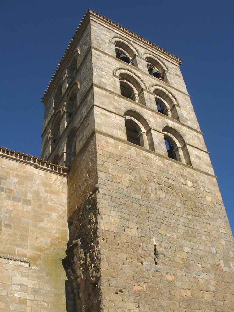 Valdeolivas, detalle de la torre de su Iglesia by juanmr