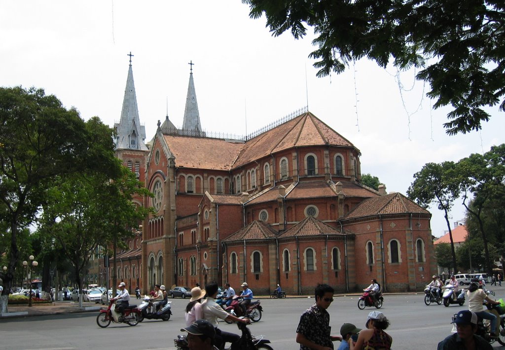 Red Chaple Saigon Vietnam-03 by ent3351