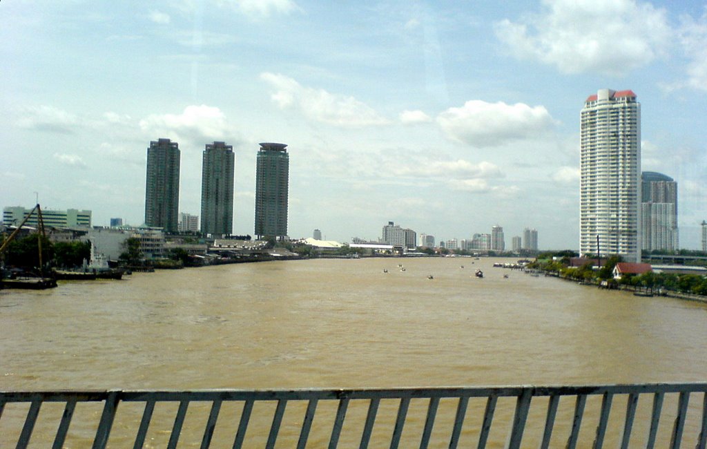 Chao phraya river from sathon bridge by booncharoen dharmpra…