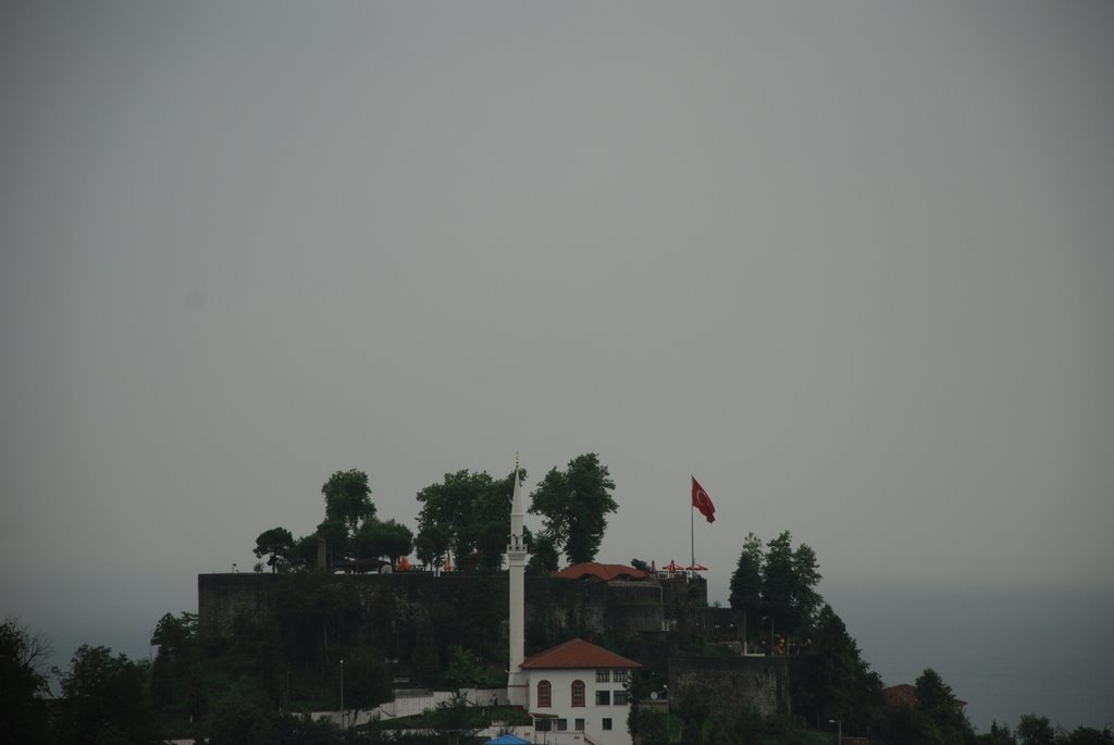 Rize Kalesi by Figen Çakmakoğlu