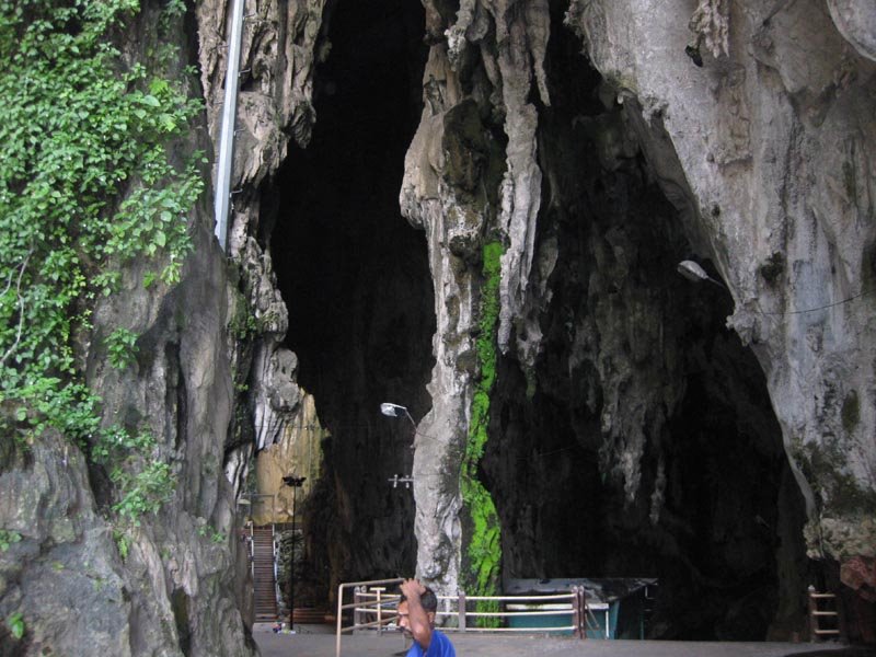 Batu Caves Sept. 2009 by Cyrill Schumacher