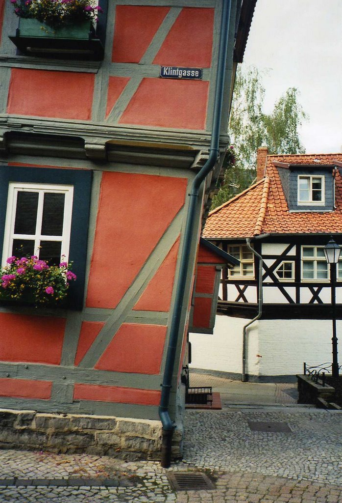 Schiefes Haus in Wernigerode by Edgar Bär