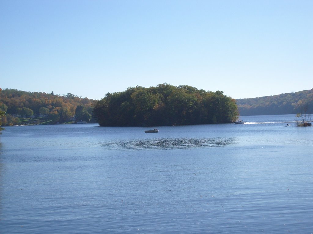 Candlewood lake, looking south by PolakPola