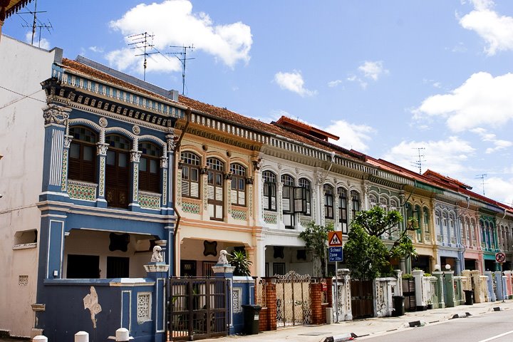 Shophouse along Koon Seng Road by Konthai