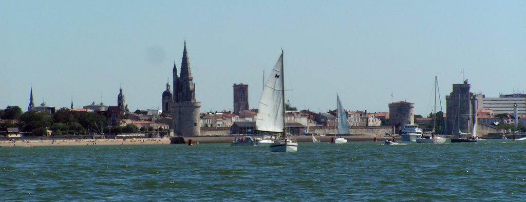 Face au vieux port de La Rochelle by mikeken