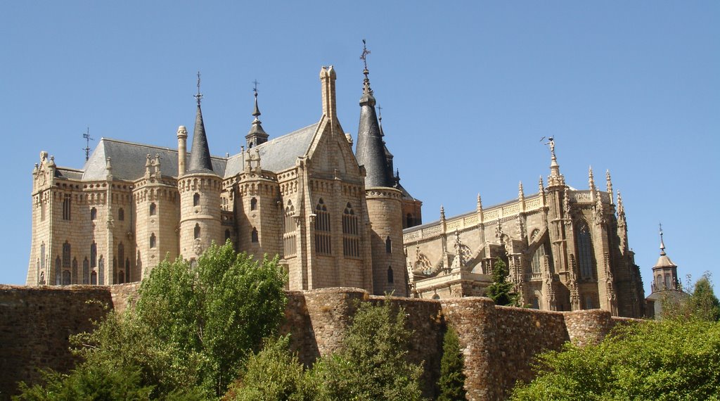 Palacio Episcopal de Astorga by abcdfe