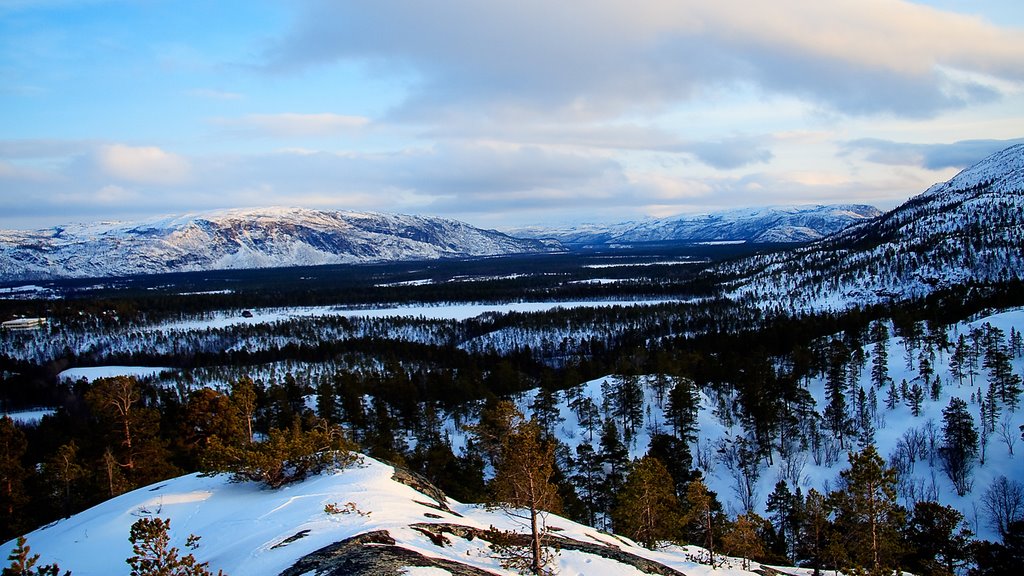 Øvre-Alta og langt i det fjerne Steinberget by Roy-Erik Andersen