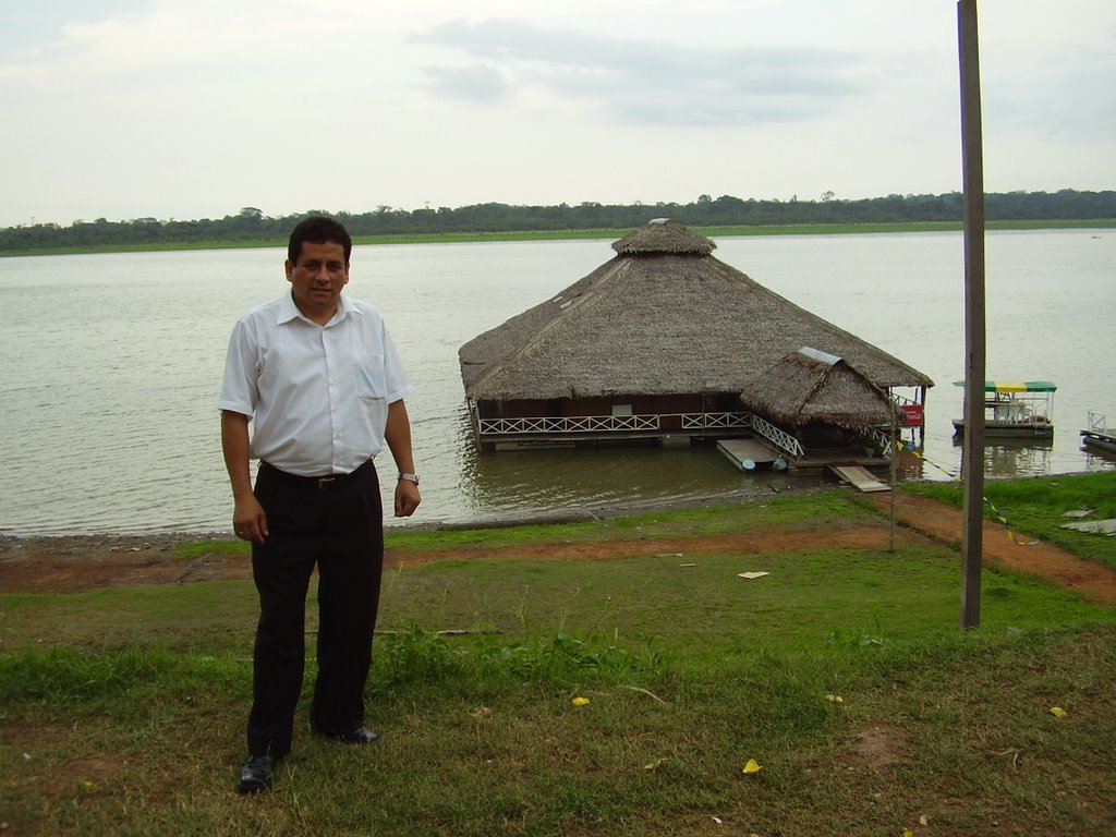 Yarina Cocha, Pucallpa, Ucayali,Perú by pedrozambranob