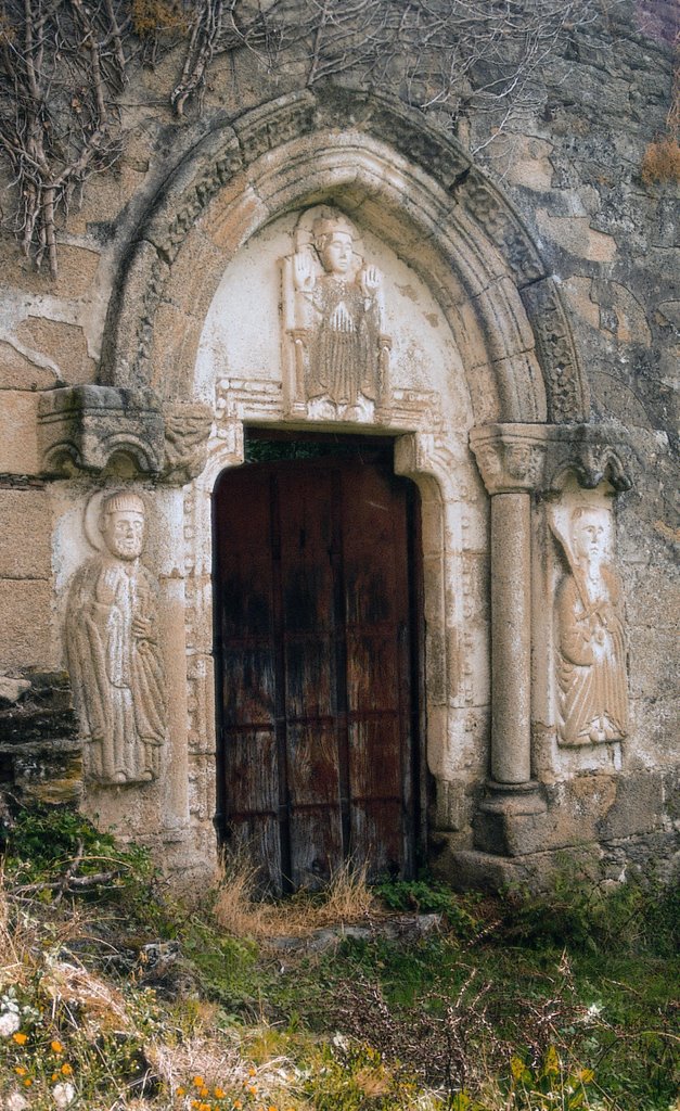 Portada do Mosteiro de San Paio by Eladio Osorio Monten…