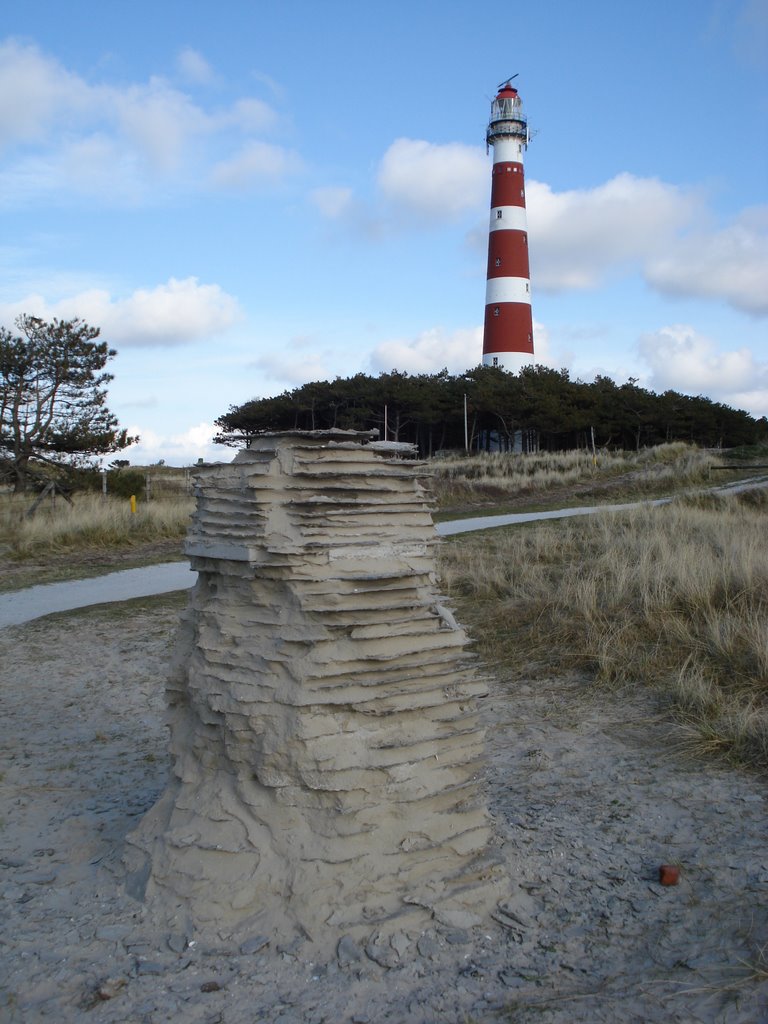 Vuurtoren met zandbankje by Carla de Haard