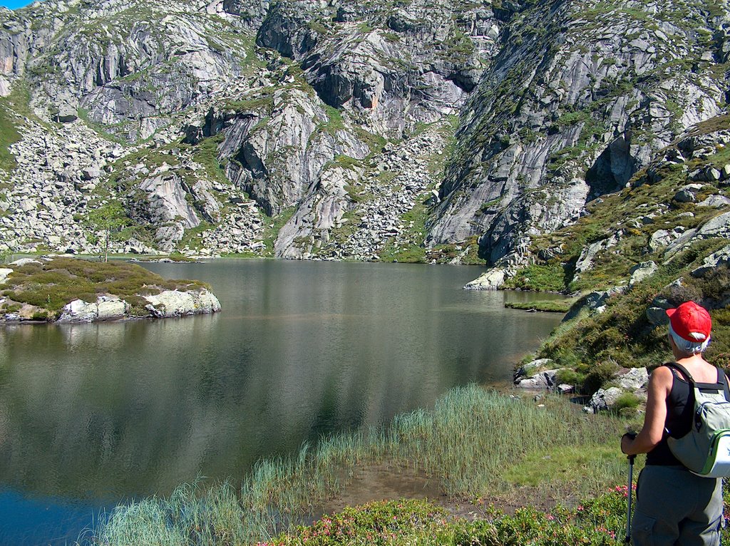 Etang d'Arbu by Claude Gorgues