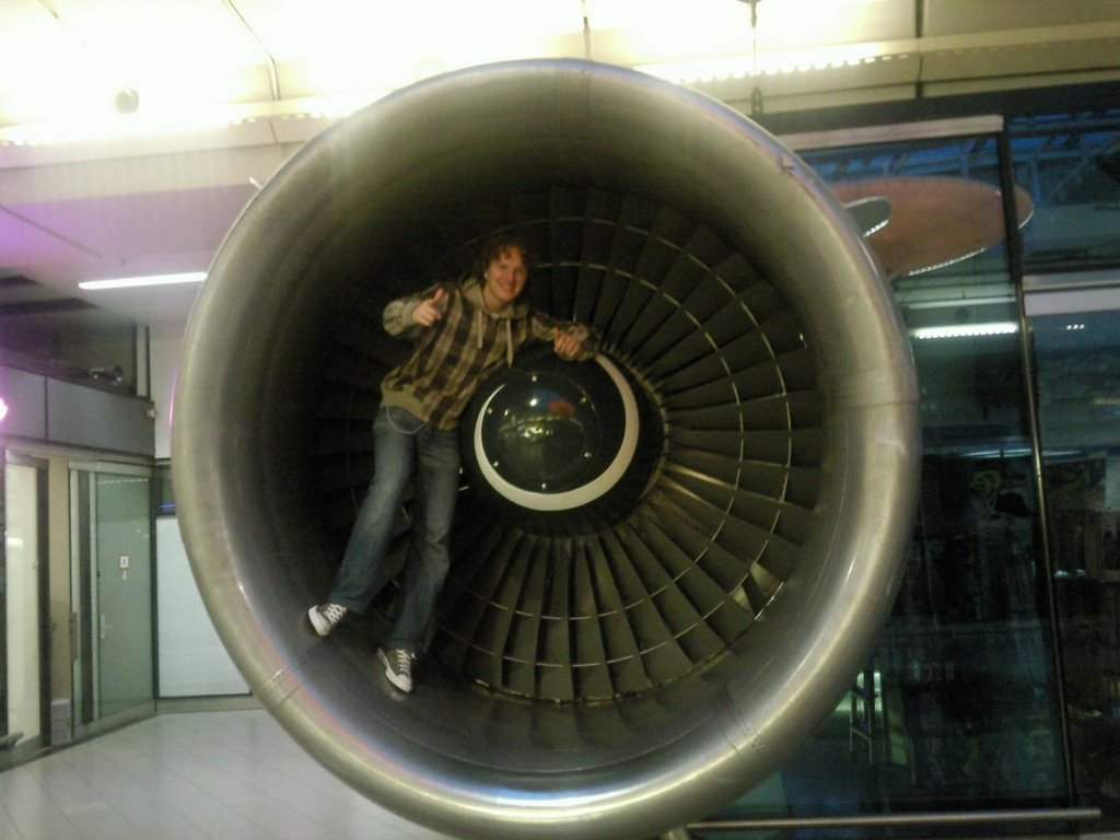 Boeing 747 engine at the Plaza Shopping Centre in Schiphol by Andries Singeling