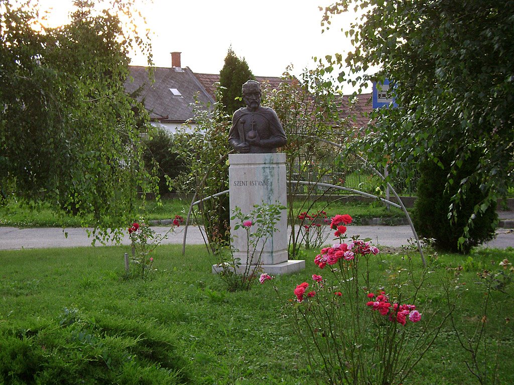 1st Hungarian King - Szent István Király, 17.Aug,2008 by PanoramioHungary