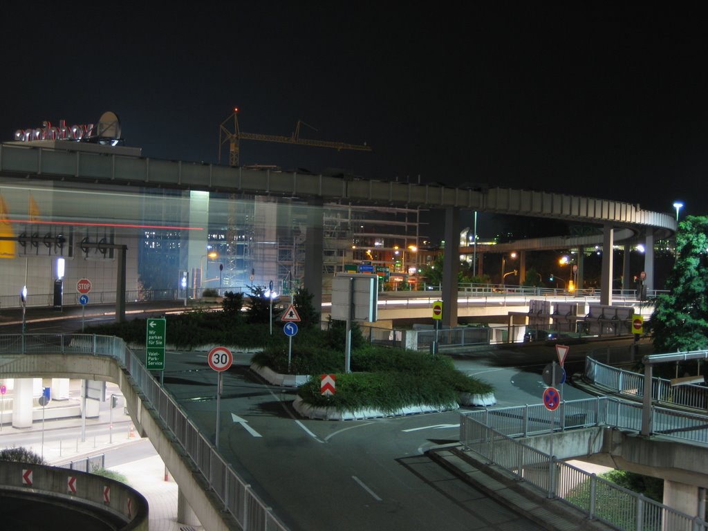 Düsseldorf Flughafen by Erdal Yıldız