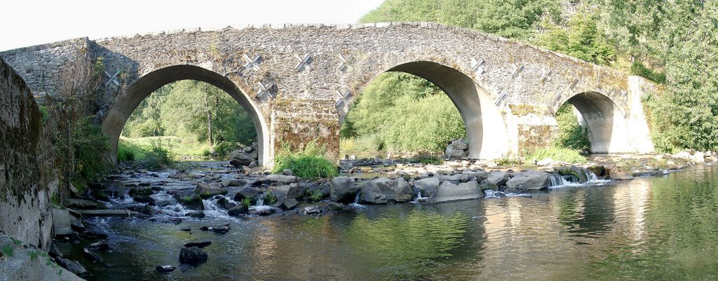 Le plus vieux pont sur la Cère by Xavier Deltrieu