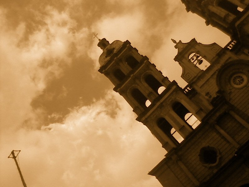 Torre Norte y Nubes by xiamarte