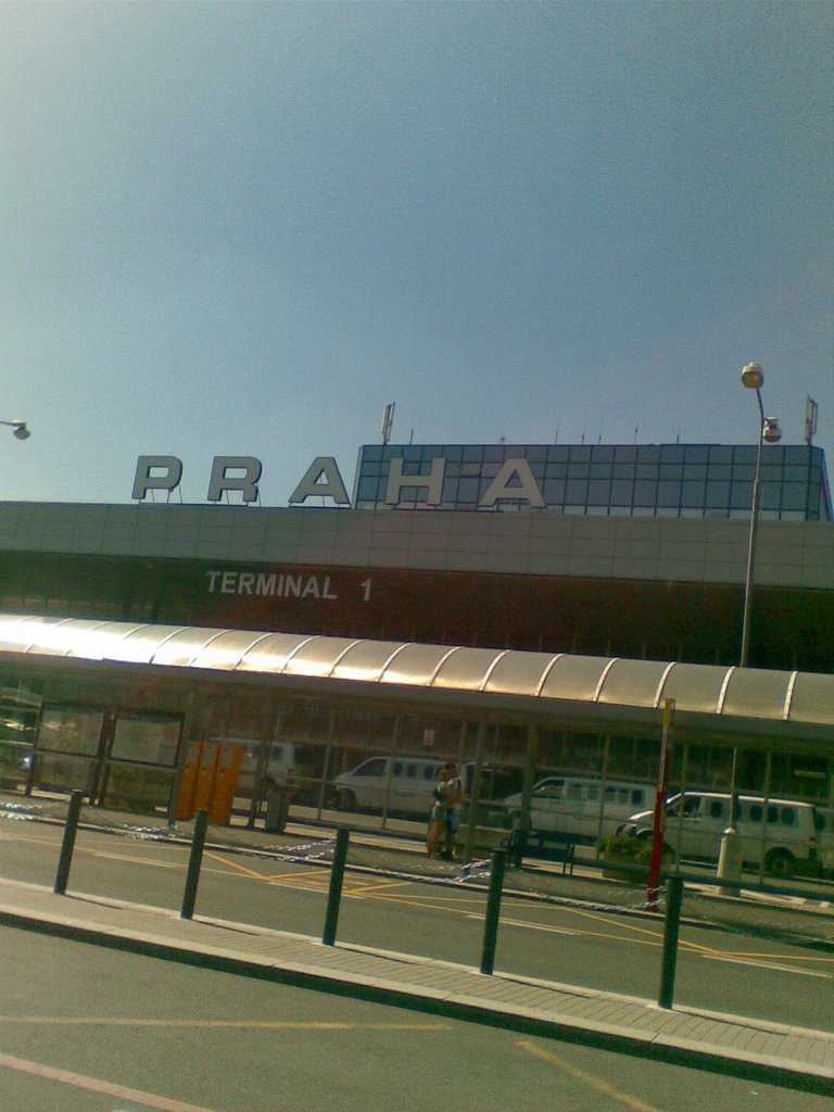 Prag Airport by Nomish