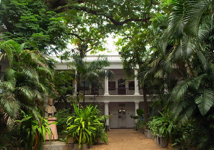 Cour du Lycée by NVH