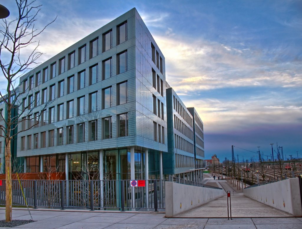 München, Hackerbrücke, Verwaltungsgebäude (HDR-Aufnahme) by Richard Huber