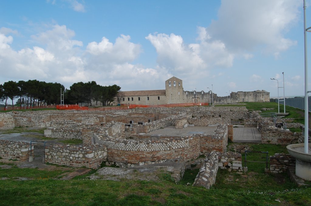 Venosa, parco archeologico by Fabio Guagnano