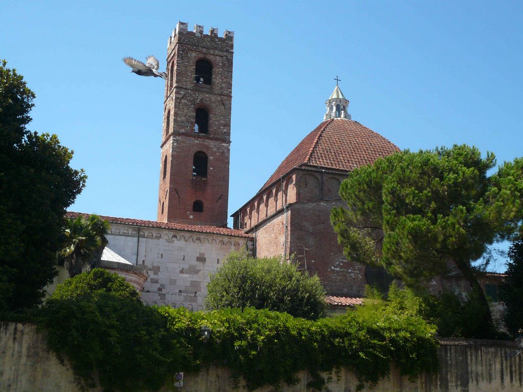 Lucca.vista del battistero by Egidio Moretton