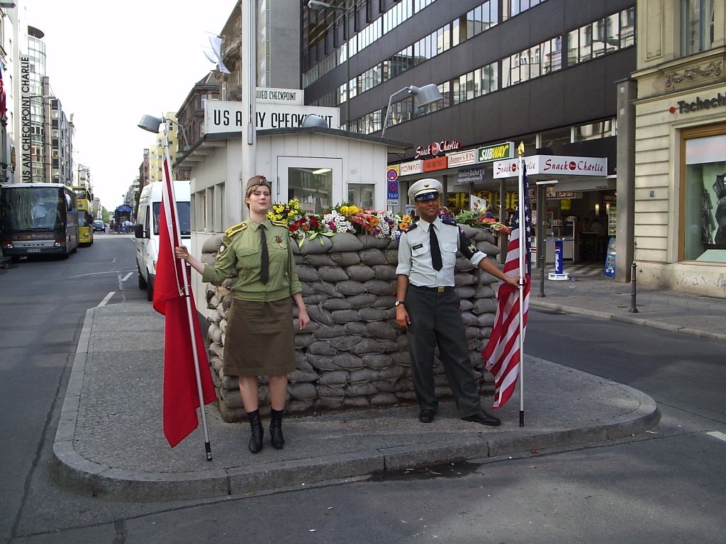 Berlin, Checkpoint Charlie by alex@apsoft