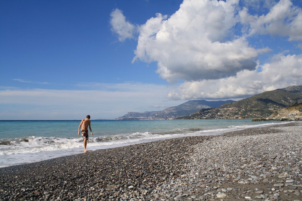 Ventimiglia Plage by Martinovsky